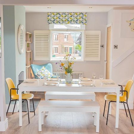 Modern 3-Bed House On Tarporley High Street Villa Bagian luar foto