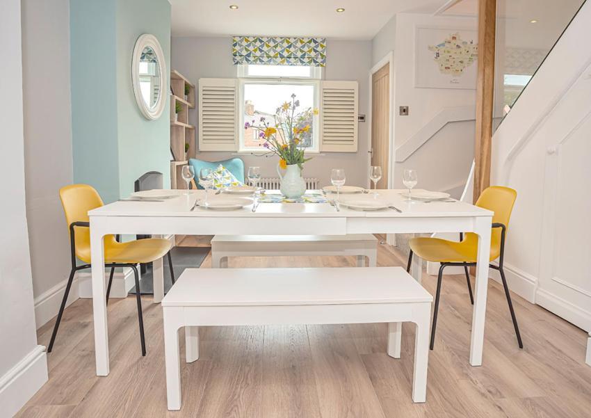 Modern 3-Bed House On Tarporley High Street Villa Bagian luar foto