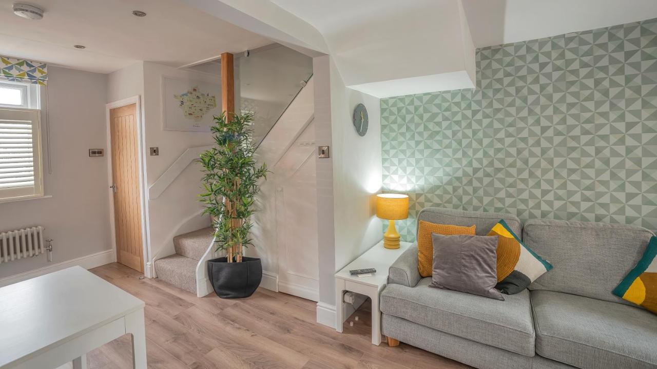 Modern 3-Bed House On Tarporley High Street Villa Bagian luar foto