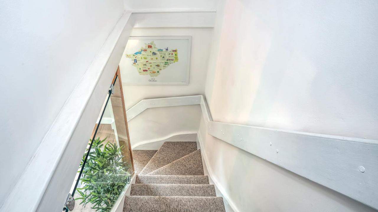 Modern 3-Bed House On Tarporley High Street Villa Bagian luar foto