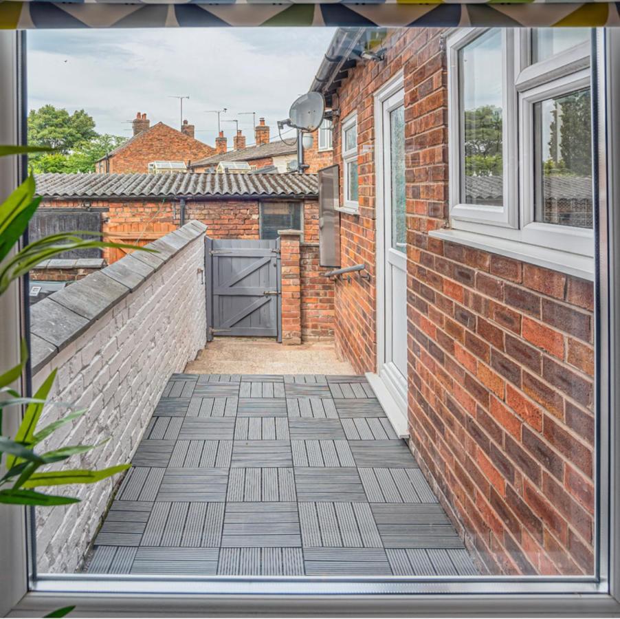 Modern 3-Bed House On Tarporley High Street Villa Bagian luar foto
